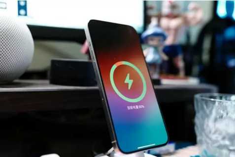凤泉苹果15换屏服务分享用什么充电器给iPhone15充电更好 